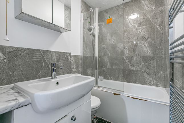 14, Ashdale Close, Surrey photo 4