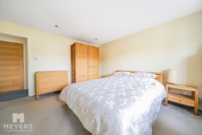 82, Marshwood Avenue, Poole photo 3