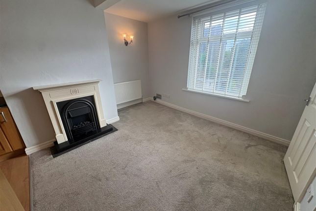 3, Spring Row, Bradford photo 3