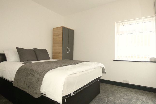 Room to rent in Queen Anne Street, Stoke-On-Trent