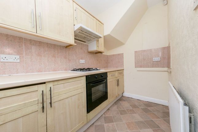 82 Westbury Place South, Leeds photo 2