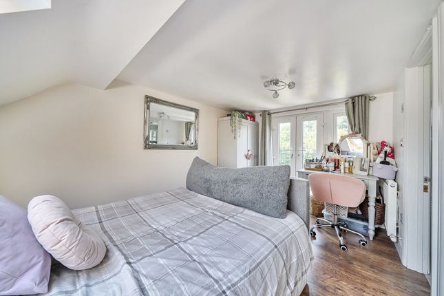 98, Berwick Crescent, Sidcup photo 4