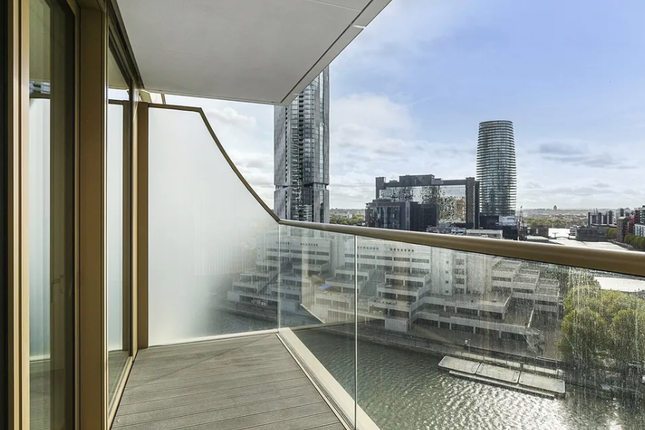 Flat for sale in Apartment, Park Drive, London