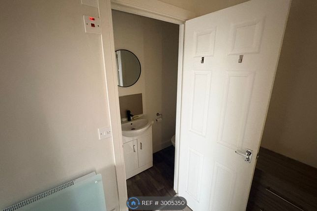 Flat, Coventry photo 3