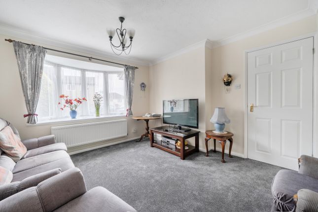 11, Petrel Close, Berkshire photo 2