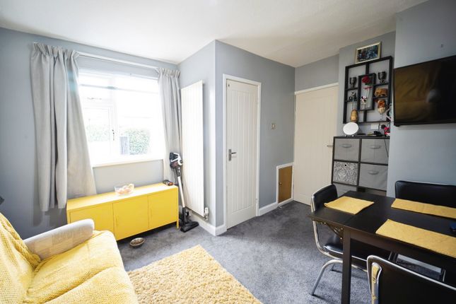 73, Reevy Road West, West Yorkshire photo 4