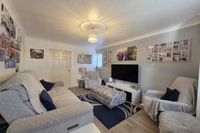 26 Ridings Avenue, Great Notley, Braintree photo 2