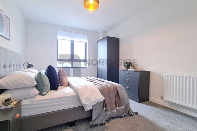 Flat to rent in Viscount House, Lakeside Drive, London