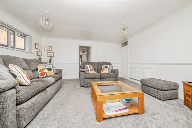 12, Holmwood Close, Clacton-On-Sea photo 4