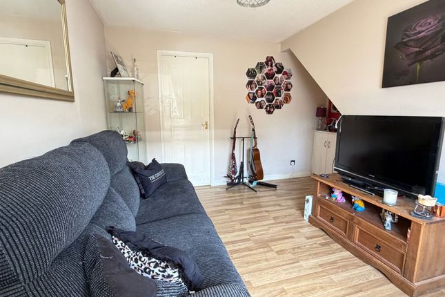 24 Eildon Crescent, Airdrie photo 2