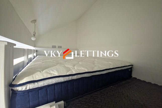 Flat- B, 32, Heathfield Road, Cardiff photo 4