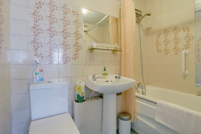 Flat for sale in Coverdale Road, Willesden Green