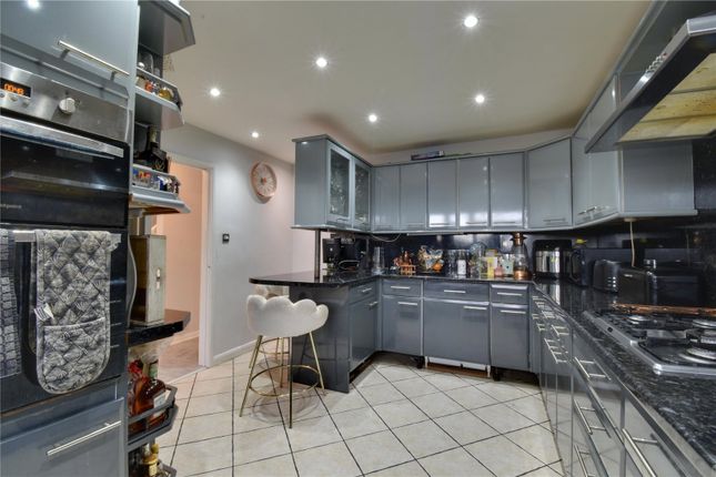 2, Sycamore Approach, Rickmansworth photo 4
