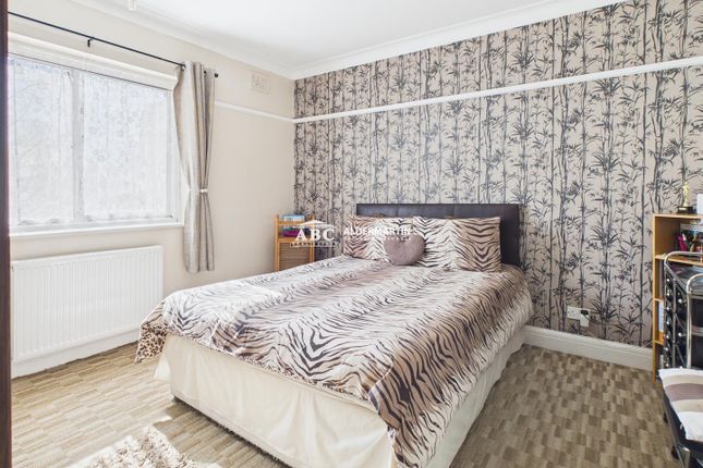10, Orchard Court, Edgware photo 3