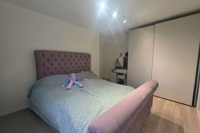 7, Stamford Close, Harrow photo 5