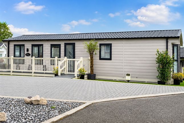 2-bed caravan on Maple Avenue Biddenden, Ashford, £150,000