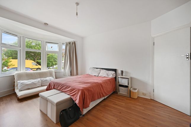 27, Dollis Hill Lane, London photo 4