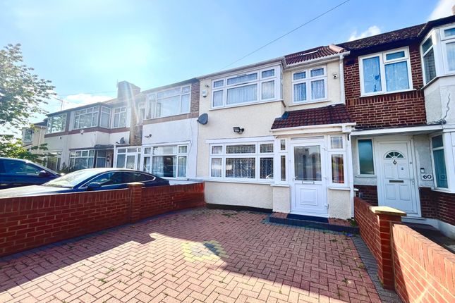 58, Hadley Gardens, Southall photo 3