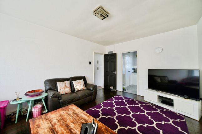 1-bed flat on Flat 6, Edward Lake House, Winchmore Hill Road, London, £290,000