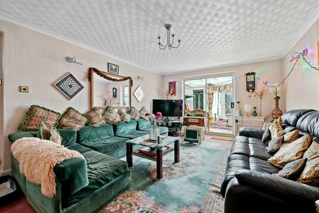 30 Old Church Lane, Perivale photo 4