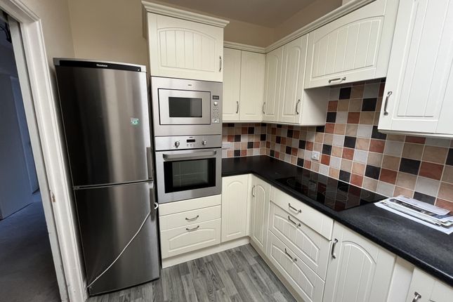 Flat 36, Emmbrook Court, Reading photo 2