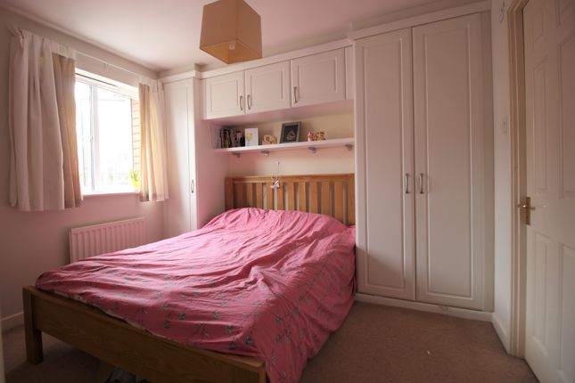 Terraced house to rent in North Street, Redhill