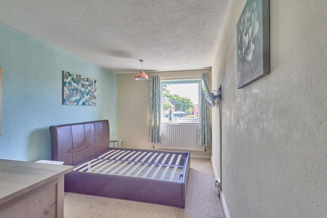 24, Lawnswood, Leicestershire photo 4