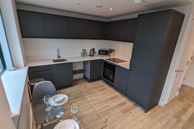 407 Kitchen 2.Jpg