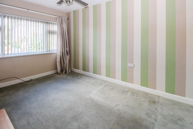 Laithe Croft Road, Batley photo 4