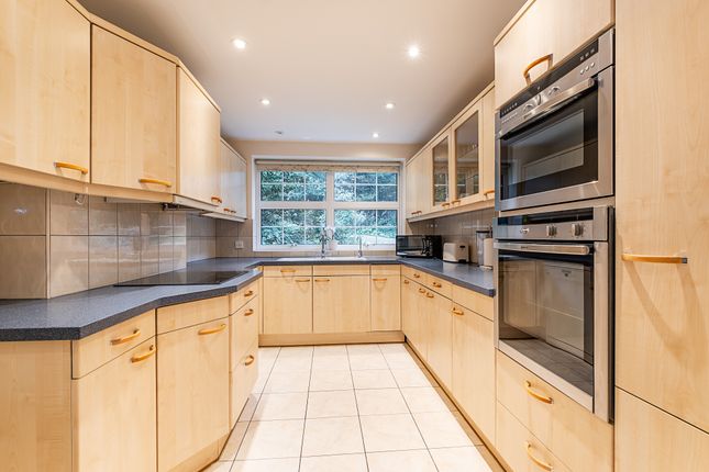 24, Lincoln Avenue, London photo 4