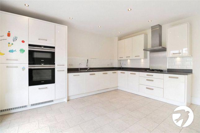 Owen Close, Ebbsfleet Valley photo 2