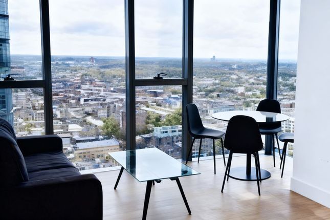 Apartment 171, Carrara Tower, London photo 3