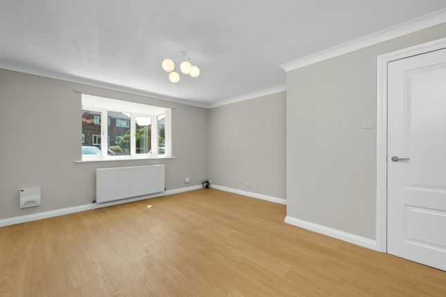 54, Kings Avenue, Farnham photo 3