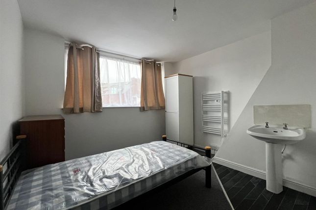 Thumbnail Flat to rent in Queens Terrace, Scarborough