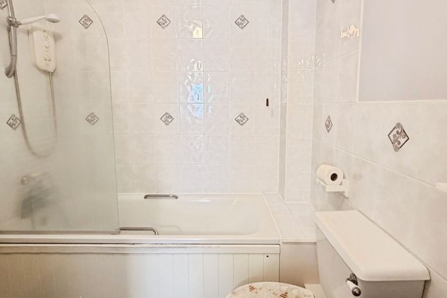 Flat 1, 100, Albert Street, Ventnor photo 4
