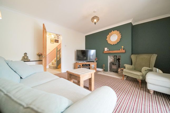 40, Curtis Orchard, Melksham photo 3
