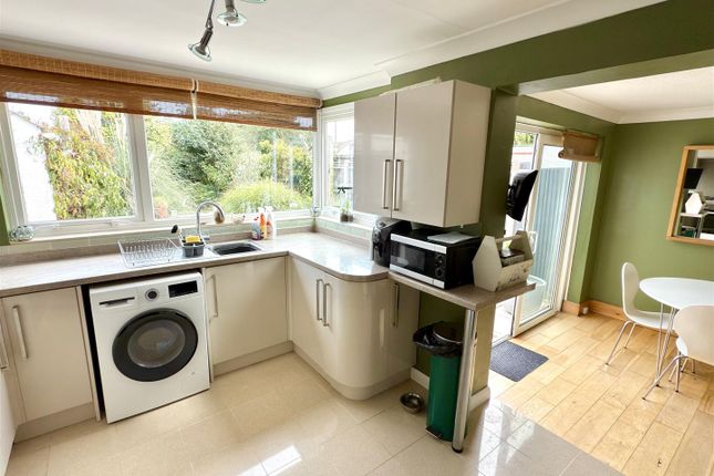 16, Gunton Church Lane, Lowestoft photo 2