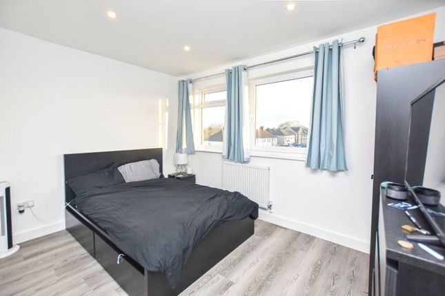 Flat for sale in Enmore Road, London