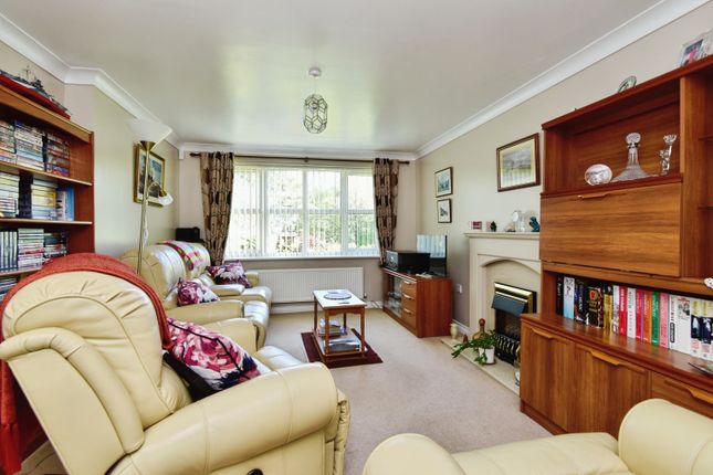 14, Oakfield Close, Stoke-on-Trent photo 2