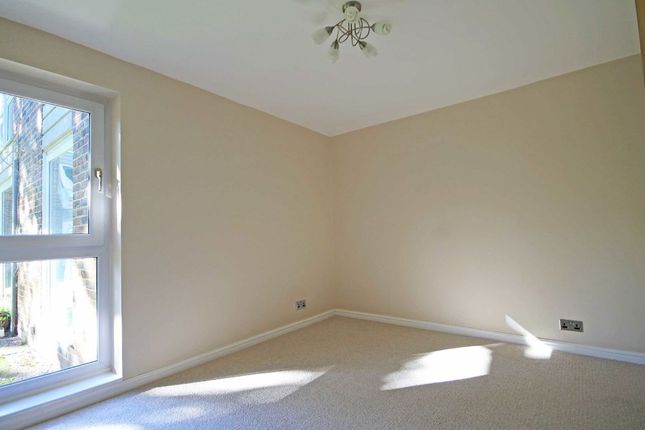 Flat 2, Valley Mews, Cross Deep, Twickenham photo 3