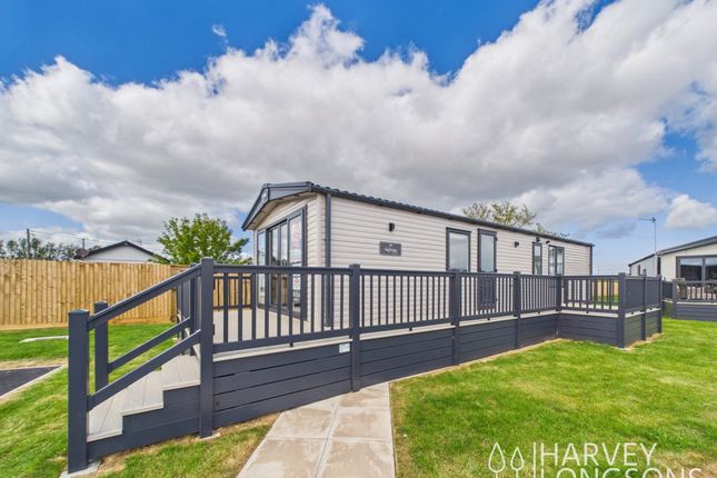 2-bed caravan on Pakefield Holiday Park, Arbor Lane, Pakefield, £109,000