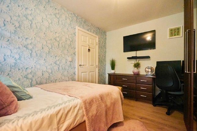 27, Ragstone Close, Walsall photo 5