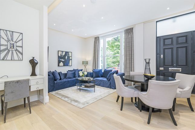 Flat for sale in St. Stephens Gardens, London