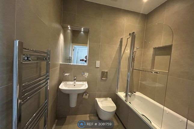 Dwight Road, Watford photo 5