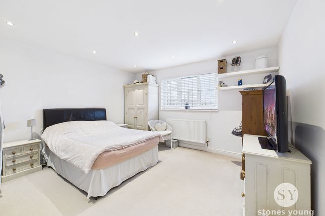 5 Heys Court, Blackburn photo 4