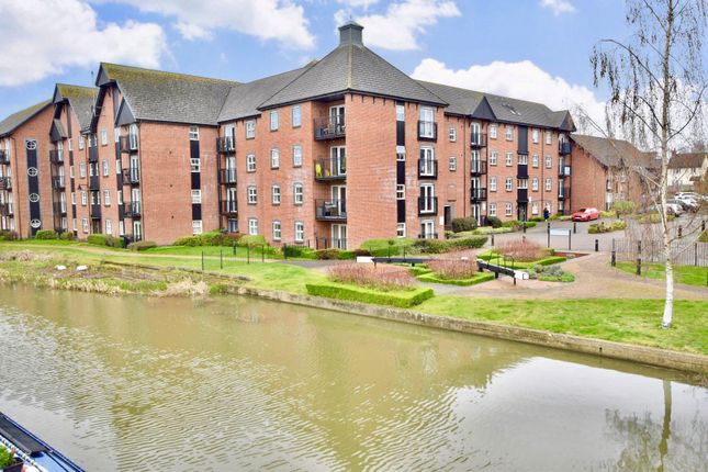 Flat for sale in The Wharf, Linslade