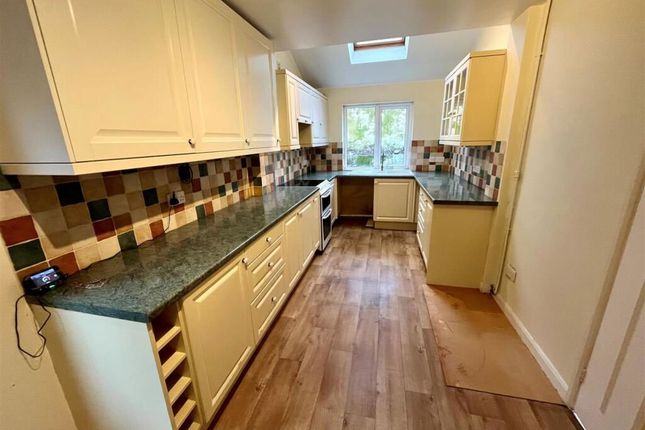 4, Elm Close, Salisbury photo 2