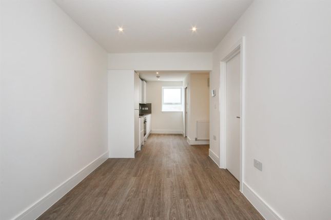 Flat to rent in Birkbeck Mews, London