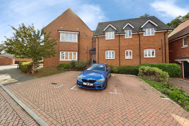 2-bed flat on 1, Lovegrove, Hampshire, £280,000