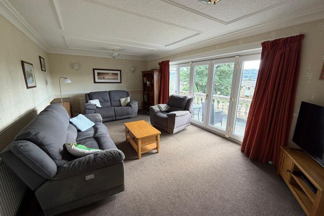 21, Scott Lane, Keighley photo 3